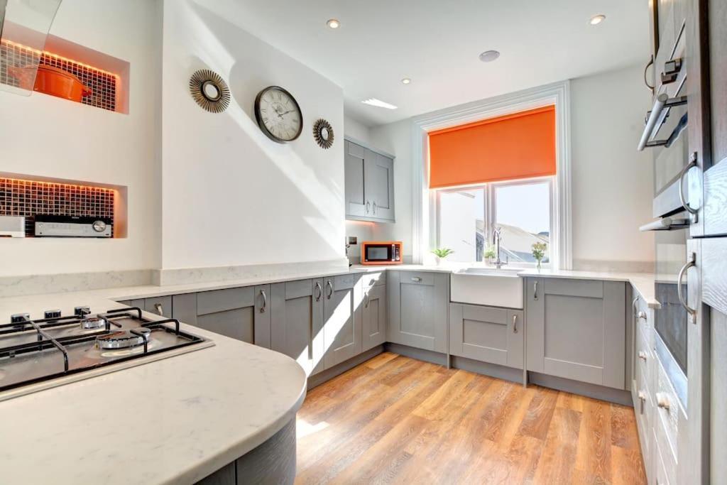 Modern 4 Bedroom Townhouse Perfect Location. Brighton Bagian luar foto