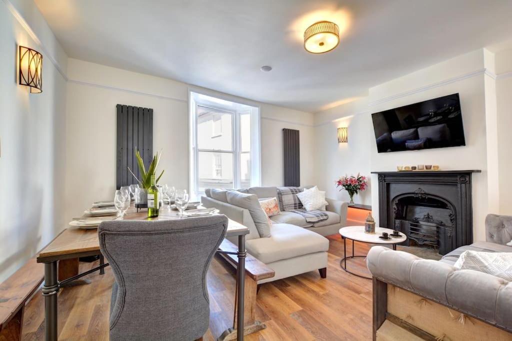 Modern 4 Bedroom Townhouse Perfect Location. Brighton Bagian luar foto
